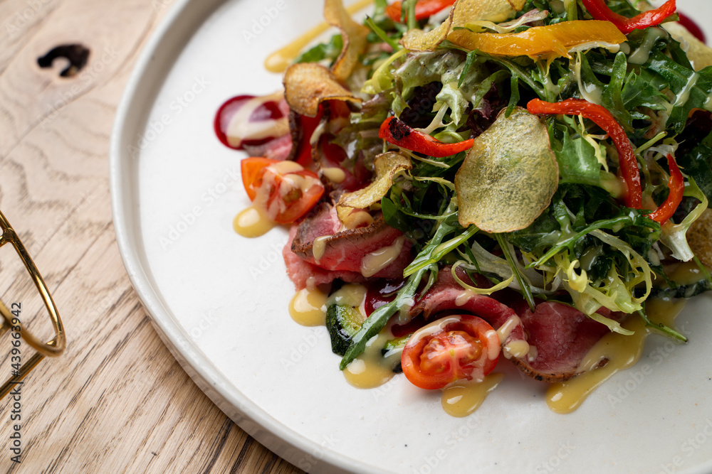 Potato chips salad with greens and cherry tomatoes, white wine pairing Potato chips salad with greens and cherry tomatoes, white wine pairing