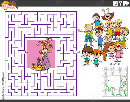 maze educational game with cartoon clown and children