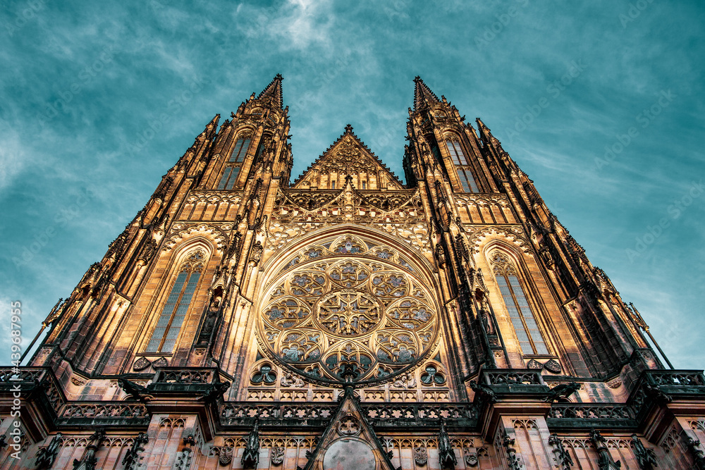 St. Vitus Cathedral at Prague Castle in Prague. - obrazy, fototapety, plakaty 