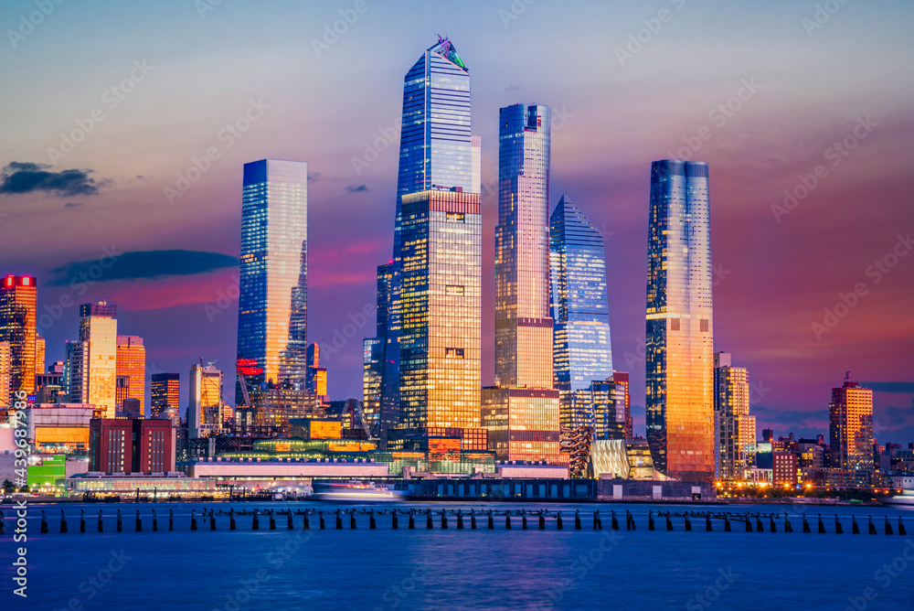 Fototapeta premium New York, United States - Sunset view of Manhattan