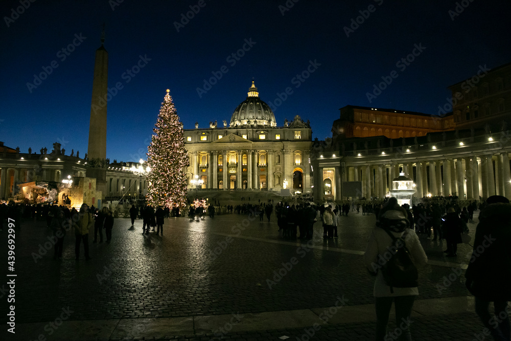 St. Peter's Basilica in the Vatican at night at Christmas - Basilica di San Pietro in Vaticano  di notte a Natale