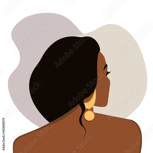 Tableau sur toile Modern african woman with bare shoulders and large earrings