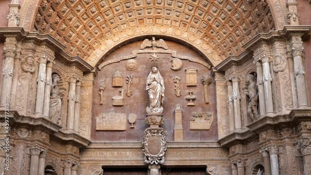 Zoom in of sculptures at entrance of Cathedral of Santa Maria of Palma Zoom in of sculptures at entrance of Cathedral of Santa Maria of Palma