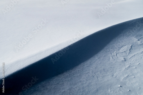 snow minimal composition