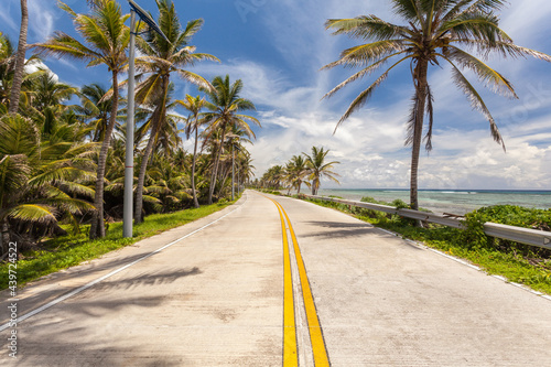 Fototapeta Naklejka Na Ścianę i Meble -  Road by the sea, San Andres Island, colombia