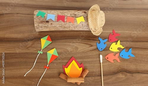 June decoration, colorful fish and fishing rod on the table.
One of the traditions to brighten up the Brazilian June festival is the play and fun of toy fishing.