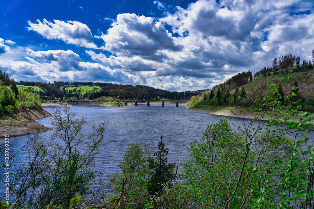Okerstausee mit Weißwasserbrücke Okerstausee mit Weißwasserbrücke