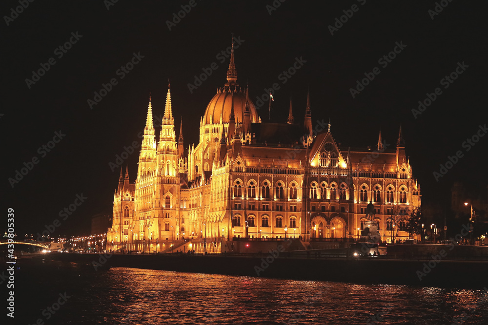 Fototapeta premium hungarian parliament