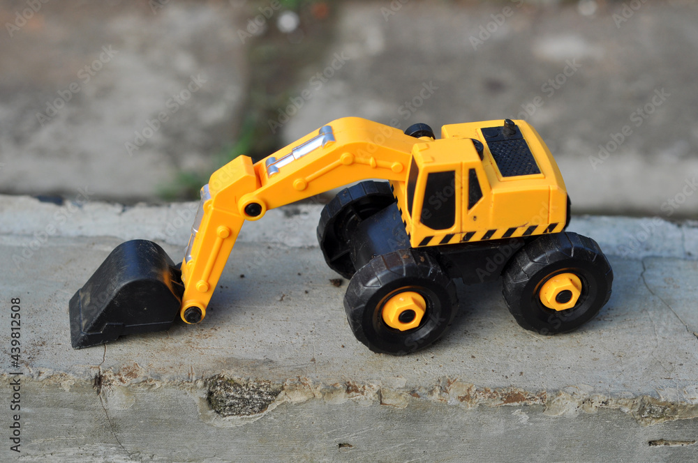 Yellow excavator vehicle child toy outdoor