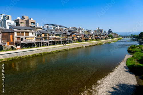 京都市 鴨川と四条の街並み © 健太 上田