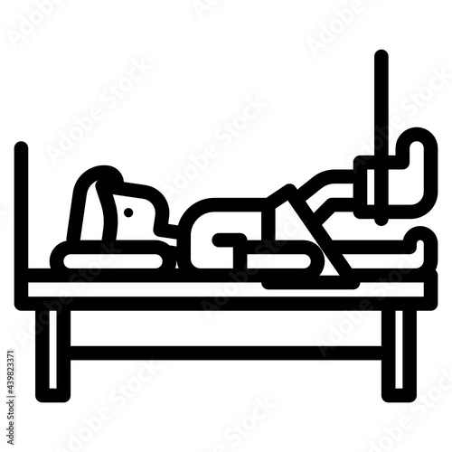 Patient with splint on the bed