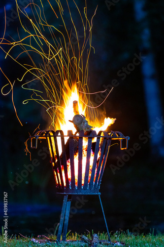 Feuerkorb am Sommerabend im Garten  photo