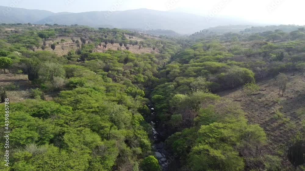Toma aérea de la antigua hacienda santa rita en las faldas de la sierra de quila Toma aérea de la antigua hacienda santa rita en las faldas de la sierra de quila