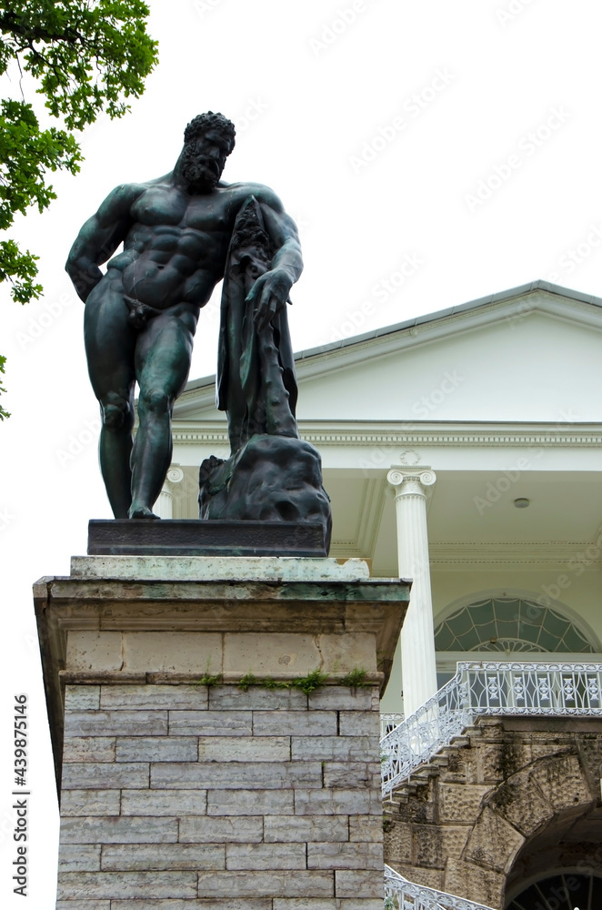 Obraz premium Heracles statue in Cameron gallery of Catherine palace, Tsarskoe Selo (Pushkin), Saint Petersburg, Russia