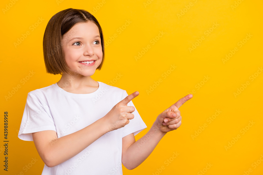 Photo portrait little girl bob hairdress showing blank space recommending isolated vibrant yellow color background Photo portrait little girl bob hairdress showing blank space recommending isolated vibrant yellow color background