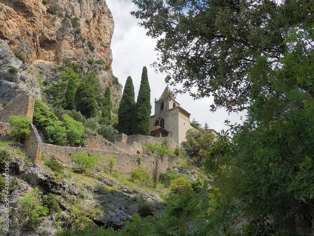 recueillement dans un écrin de verdure