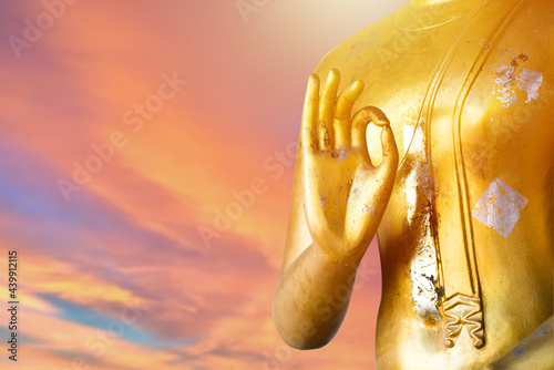Bilde på lerret Close up old Buddha statue with raw of Brass