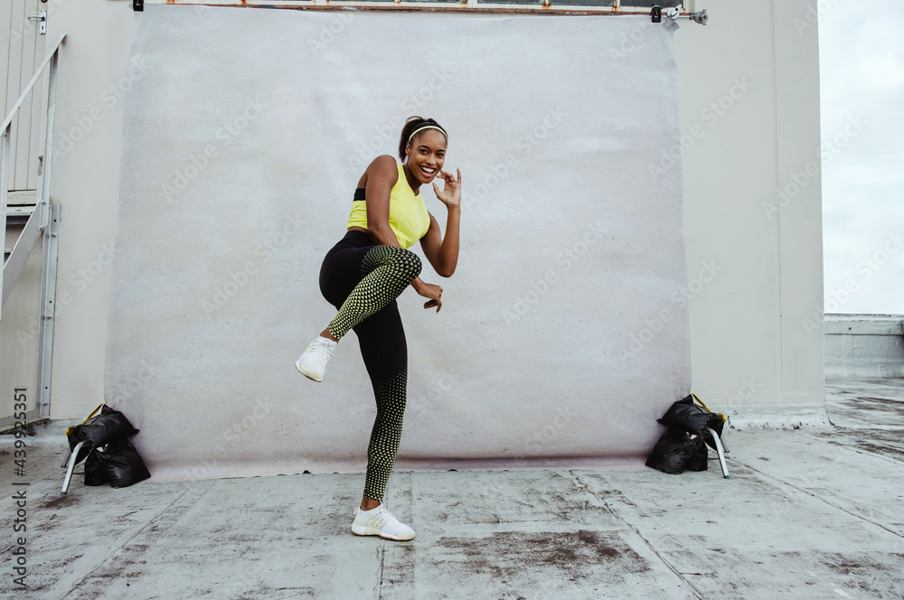 © Jacob Lund - African athlete woman exercising on rooftop © Jacob Lund - African athlete woman exercising on rooftop