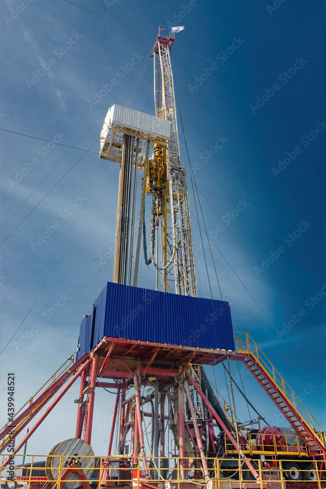 Drilling rig for drilling wells for oil and gas. General detailed view ...