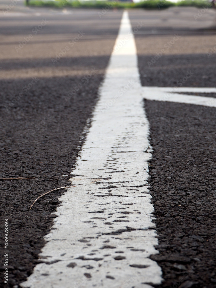 Obraz premium sign and line on tarmac