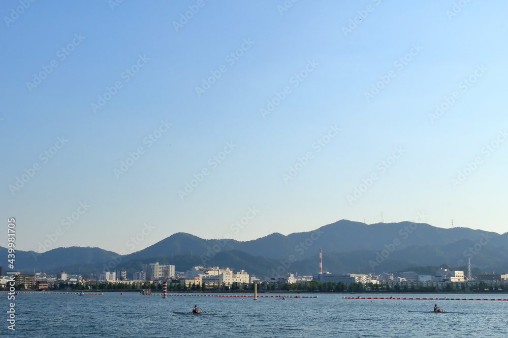 初夏の琵琶湖の南湖の風景