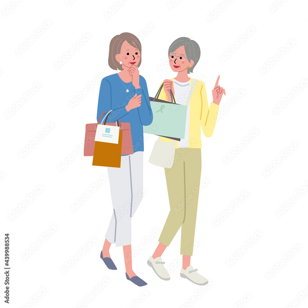 買い物をするシニアの女性