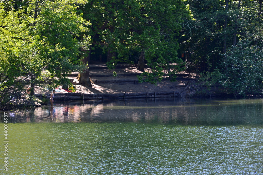 Landschaft im Frühling am See Krumme Lanke, Berlin Landschaft im Frühling am See Krumme Lanke, Berlin