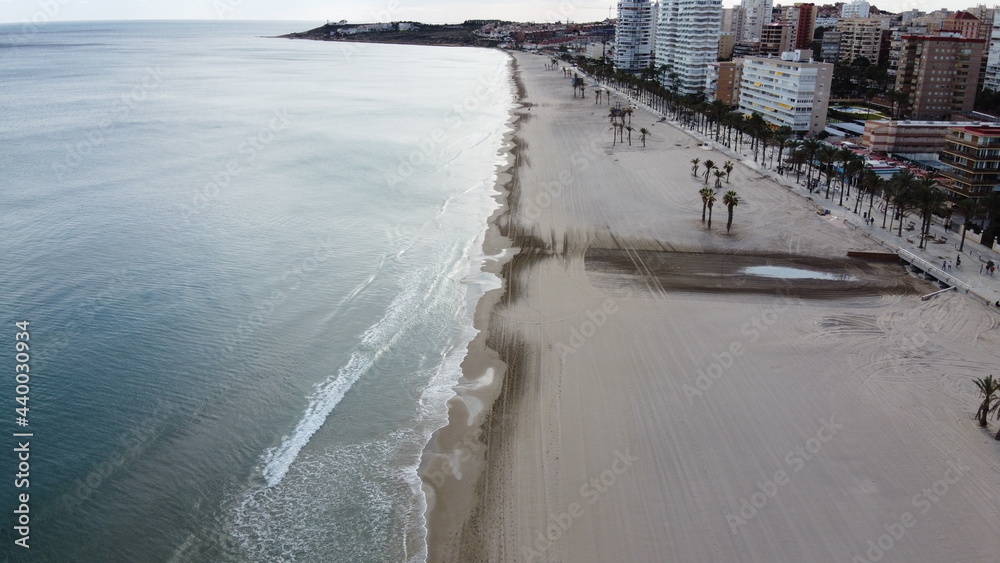 Fotografía aérea de  la playa de San Juan en Alicante