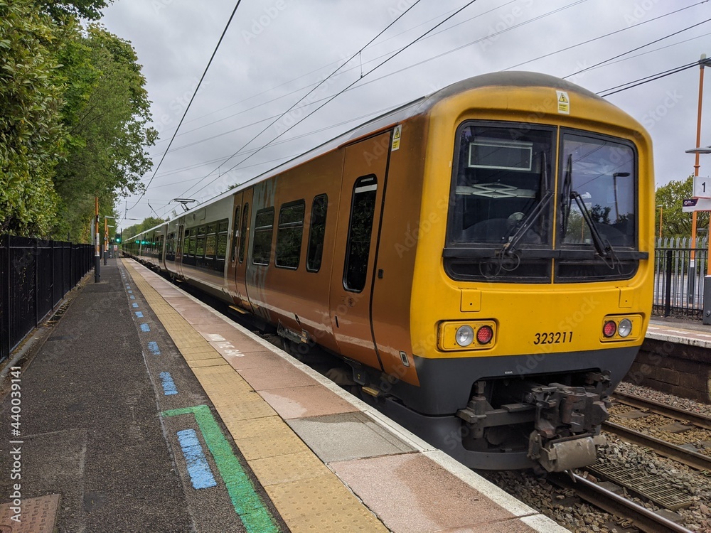 Naklejka premium A train departs Selly Oak railway station in Birmingham, England