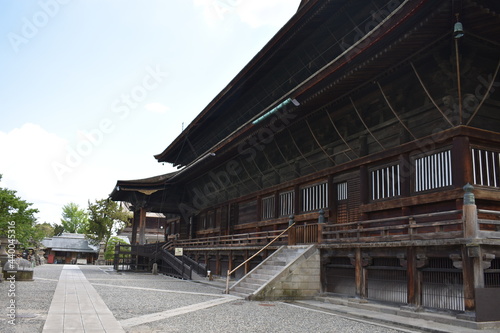 日本 長野 観光名所 善光寺 夏の風景