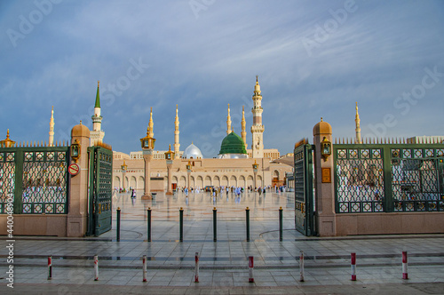 Beautiful daytime shots of Masjid al Nabawi  photo