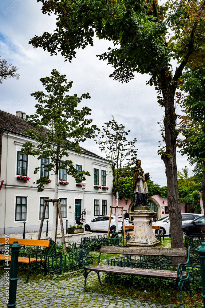 ウィーン、ハイリゲンシュタット、ベートーベンが住んだ家（ホイリゲ）と教会等の付近の情景
