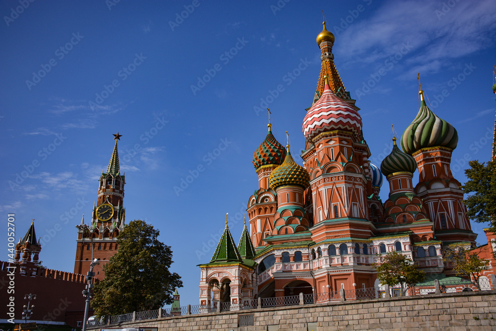 Fototapeta premium St. Basil's Cathedral on Red Square in Moscow.