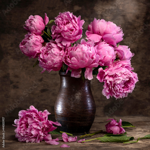 Fototapeta Naklejka Na Ścianę i Meble -  Beautiful bouquet of pink peonies in vase on a wooden table