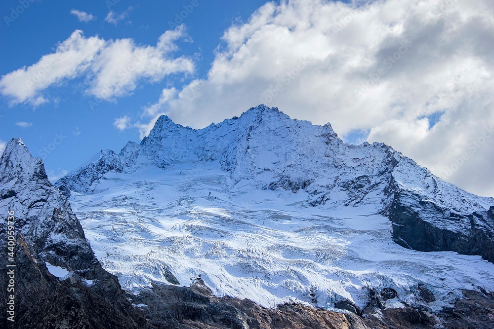 Obraz premium Ледник в Домбае