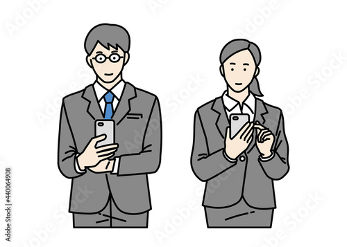 スマホを操作する若い男女のイラスト　スーツ