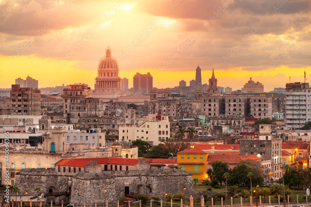 Fototapeta premium Havana, Cuba downtown skyline.