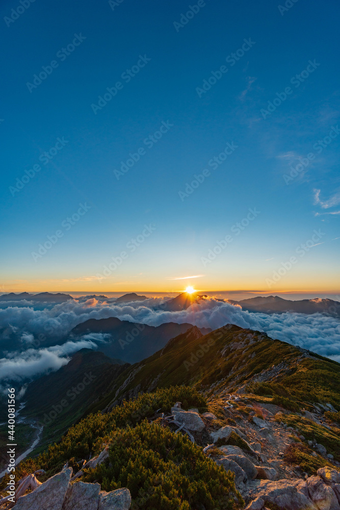 北アルプス 立山連峰から見た日の出