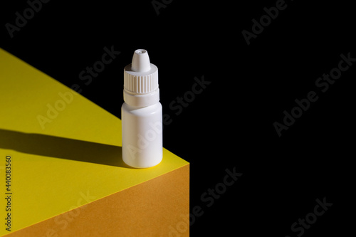 Canvas-taulu medical plastic white bottle, eye drop or ear drop bottle on a paper