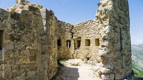 Obraz na płótnie Gunibsky fortress. Protective wall and gates of Gunib. Russia, Republic of Dagestan. w salonie