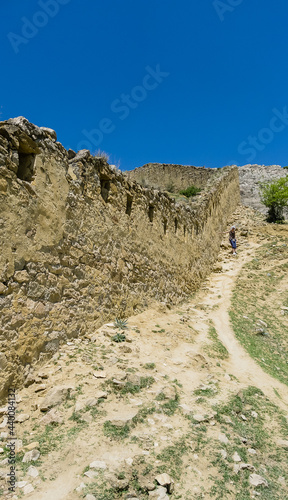 Obraz na płótnie Gunibsky fortress. Protective wall and gates of Gunib. Russia, Republic of Dagestan. w salonie