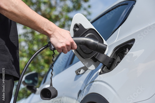 Bild auf Leinwand auto voiture electrique electric car borne recharge chargeur batterie autonomie