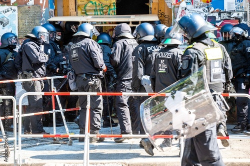 Fire protection test in the Rigaer STrasse 94 in Berlin on the 17 July 2021. The police tried to get into the house with a fire protection expert. 