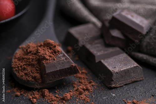 Tableau sur toile stick spoon with powdered chocolate