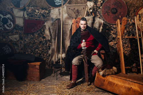 Schilderij op canvas Viking ancient weapon sword man warrior clothes