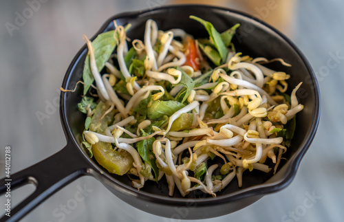 stir-fry bean sprouts