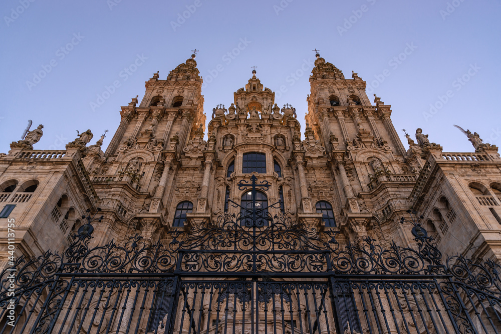 Frontal Catedral de Santiago de Compostela desde Plaza del Obradoiro.
