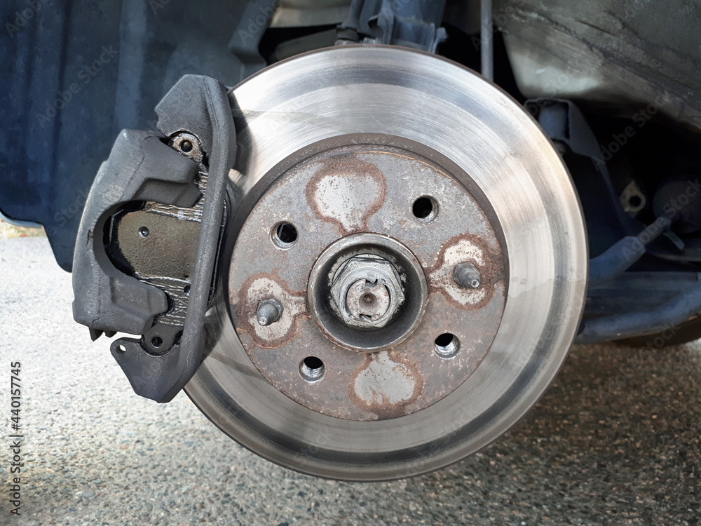 Inserting of the brake pads. Brake discs with and without pads