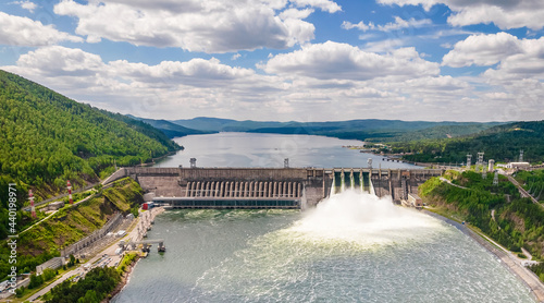  hydroelectric dam on the river,