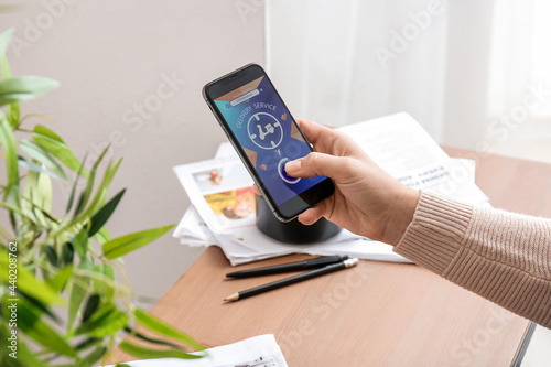 Woman's hand holding smartp...